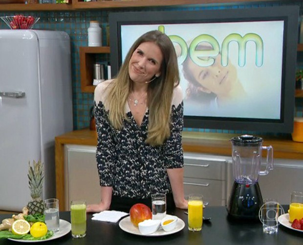 Mariana Ferrão dá receitas de sucos saudáveis no Mais Você (Foto: Mais Você/TV Globo)