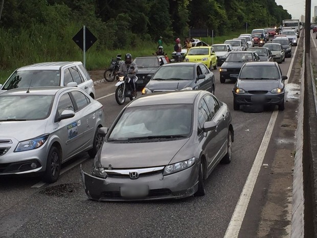 MaisPB • Colisão entre três carros deixa trânsito parado na BR-230, na  Grande João Pessoa