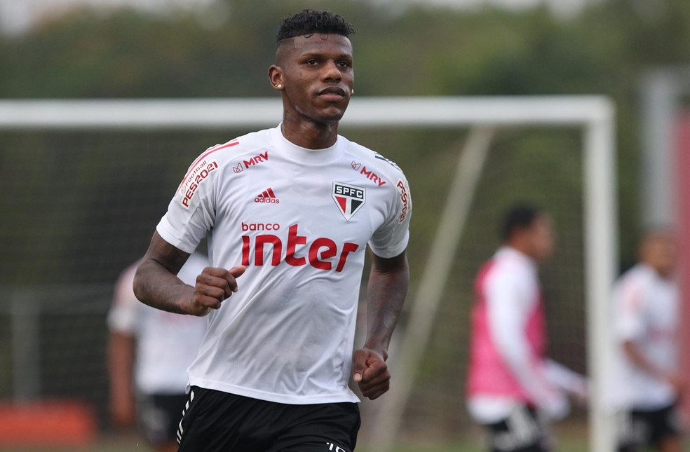 Arboleda em treino do São Paulo — Foto: Rubens Chiri / saopaulofc.net