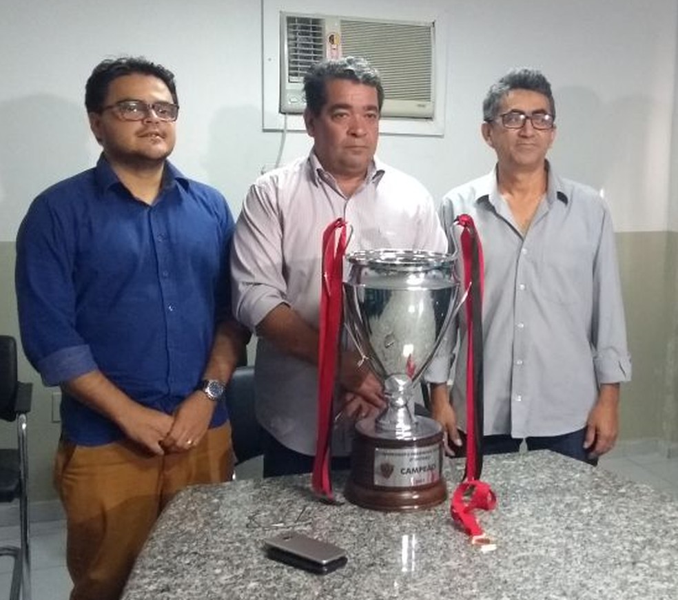 Amadeu Rodrigues (centro) participou da reunião que definiu a data e o mando dos jogos decisivos da 2ª divisão do Paraibano (Foto: Cisco Nobre / GloboEsporte.com)