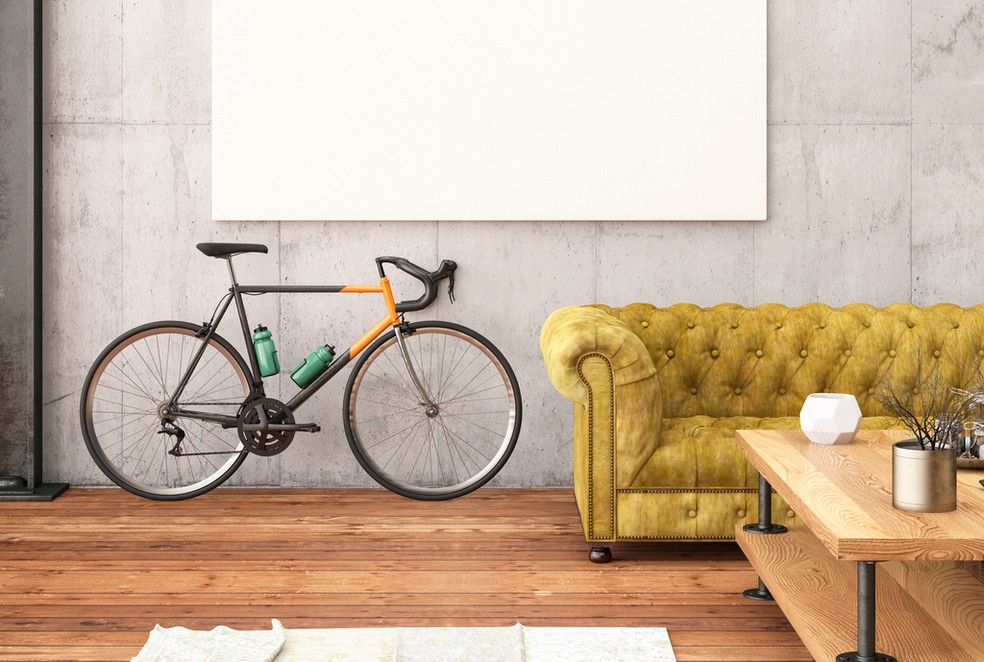 Bicicleta encostada, tênis pendurado, bola parada? Mas você não precisa se encostar também, arrume um tempo e um cantinho para malhar em casa — Foto: Istock Getty Images