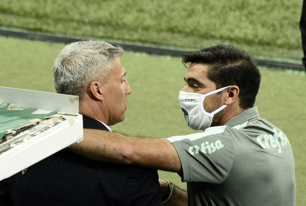 Hernán Crespo e Abel Ferreira em Palmeiras x São Paulo — Foto: Marcos Ribolli