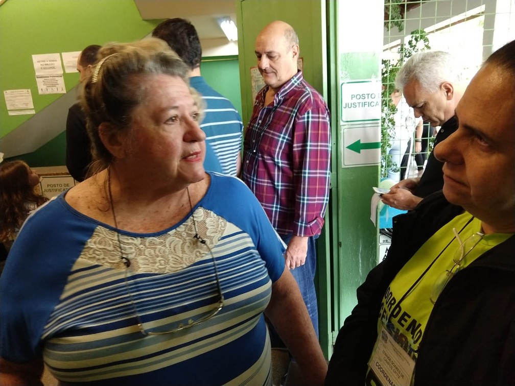 Eleitora deixou de votar em Americana (SP) porque nÃ£o conseguiu acessar a seÃ§Ã£o, que fica no 2Âº piso â Foto: JoÃ£o Conrado Kneipp/G1