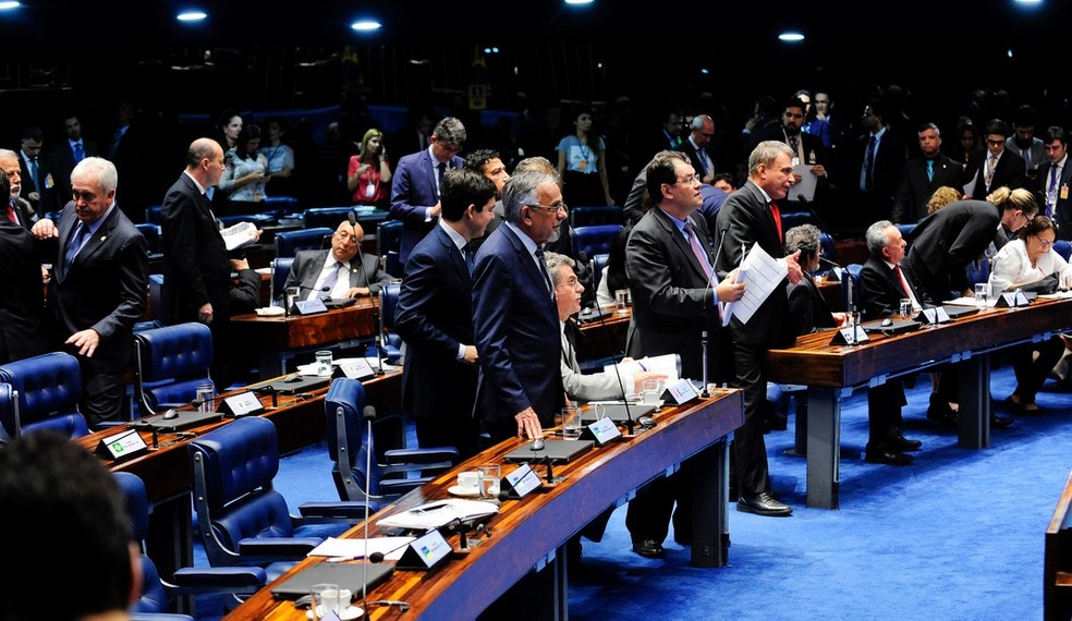 Senadores reunidos em plenário durante a sessão desta quarta-feira (31) (Foto: Jonas Pereira/Agência Senado)