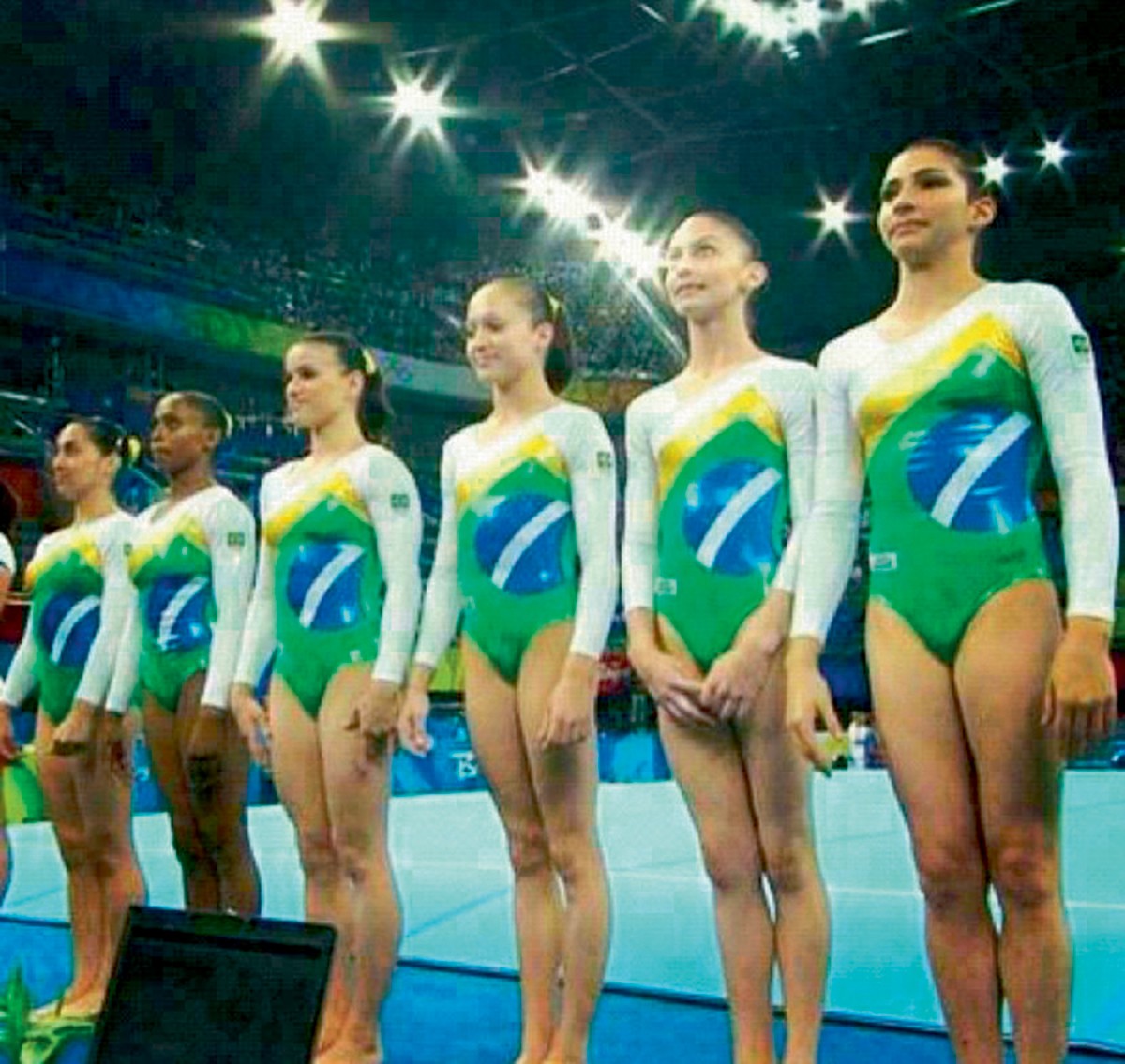 Lais Souza nas Olimpíadas de Pequim, em 2008, representando o Brasil como integrante da seleção de ginástica artística (Foto: Arquivo Pessoal)