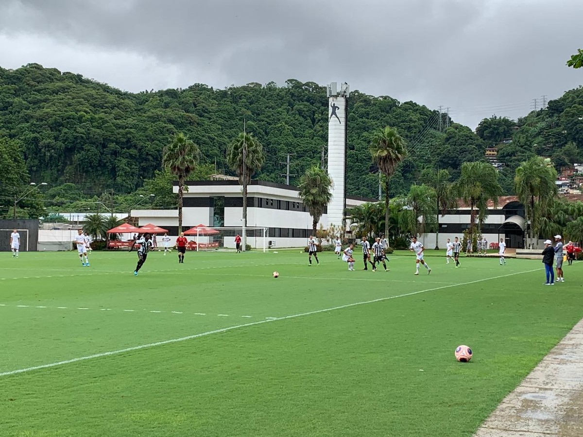 Com direito a gol de Uribe, reservas do Santos goleiam time B em jogo