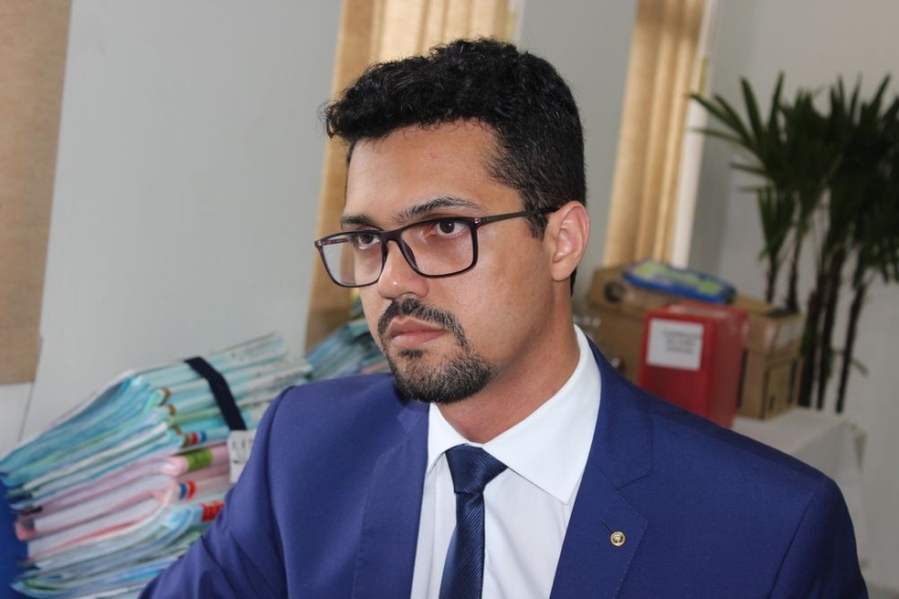 Juiz Bruno CÃ©sar Singulani FranÃ§a, que presidia o Tribunal do JÃºri (Foto: TJMT/DivulgaÃ§Ã£o)