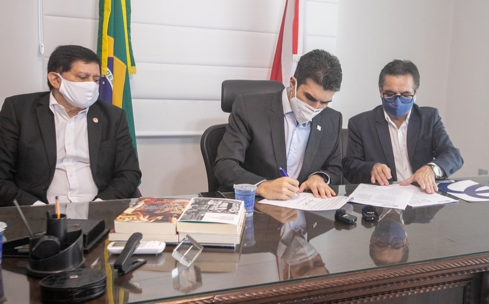 Contrato de patrocínio foi assinado pelo governador do estado, Helder Barbalho — Foto: Marcos Souza/Agência Pará