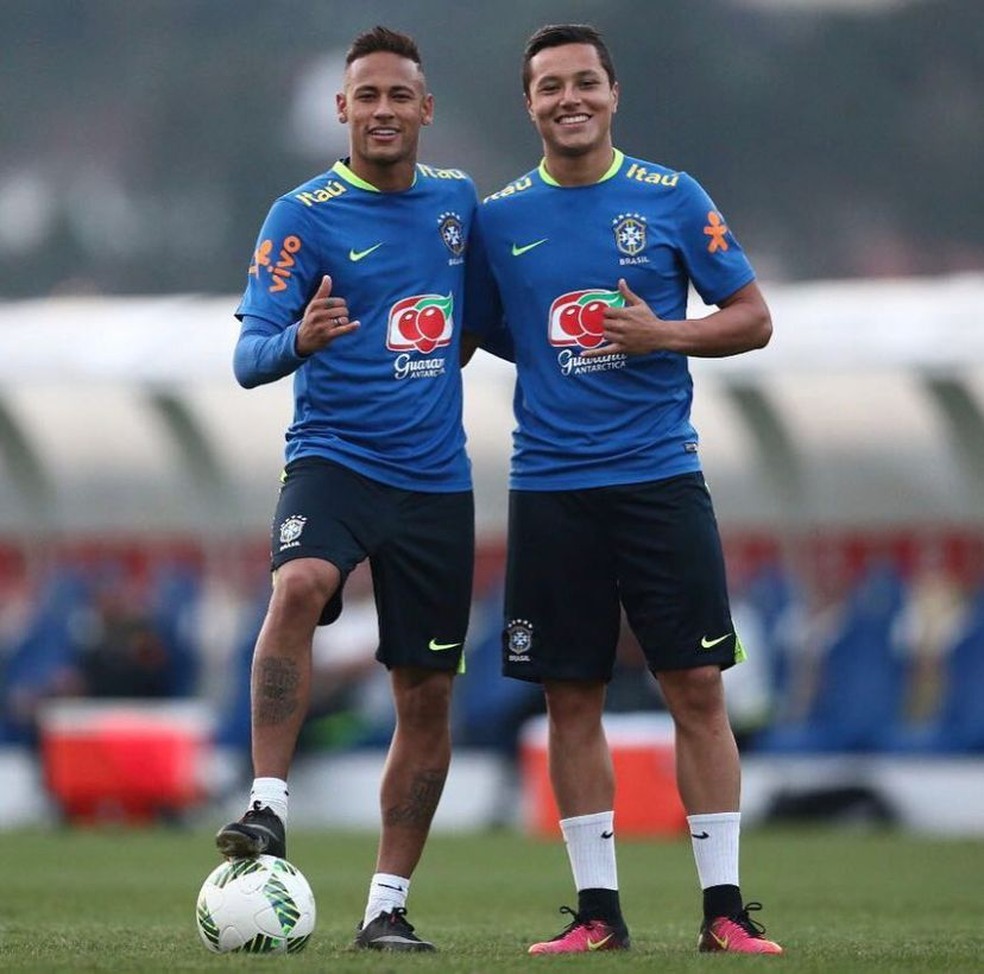 Marlon Xavier, reforço do Cruzeiro, posa para foto com Neymar, em 2016 — Foto: Arquivo pessoal