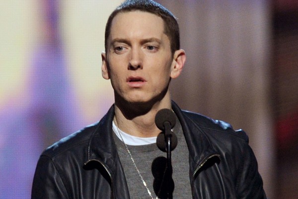 Eminem luta contra a dependências de remédios e outras substâncias químicas desde o começo dos anos 2000, e foi internado em uma clínica de reabilitação pela primeira vez em 2005, mas não desistiu de sua carreira como rapper (Foto: Getty Images)
