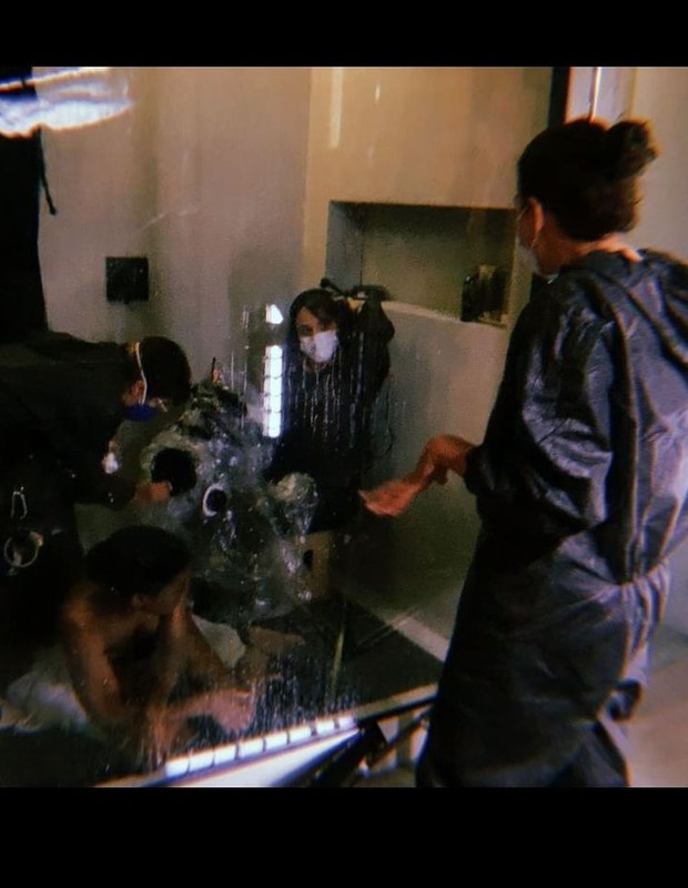 Erika Januza em bastidores de Verdades Secretas 2 (Foto: Reprodução/Instagram)