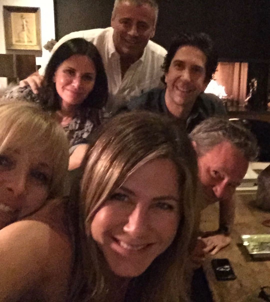 Jennifer Aniston e elenco de Friends se reúnem  (Foto: Reprodução/ Instagram)