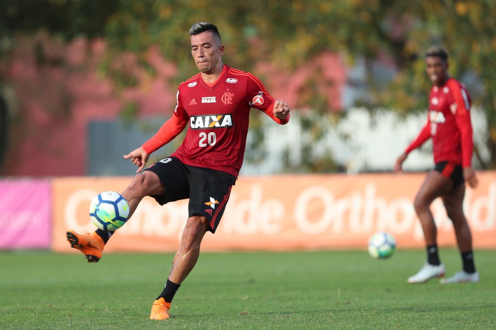 Uribe foi o escolhido por Barbieri para ser titular contra a Chapecoense &mdash; Foto: gilvan de souza/Flamengo