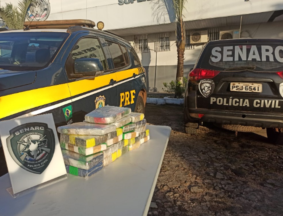 Dupla é presa em flagrante com 22 kg de crack e cocaína na BR-135 — Foto: Divulgação/ Polícia Civil