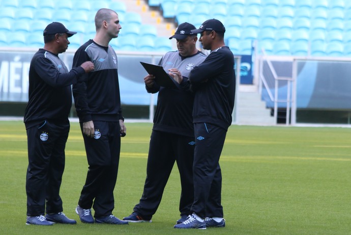 Grêmio evita terra arrasada após derrota e valoriza evolução com Roger