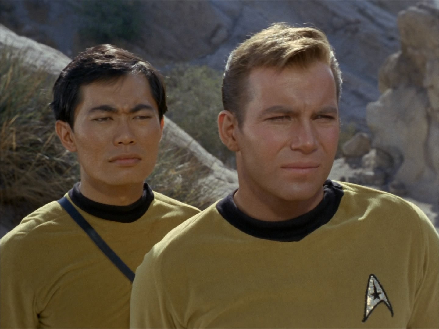George Takei a William Shatner como Hikaru Sulu e o Capitão Kirk em 'Star Trek' (Foto: reprodução)