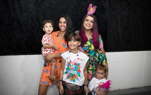 Preta Gil com a neta, Sol de Maria, e a irmã Bela Gil com os filhos, Flor Gil Demasi e Nino Gil Demasi