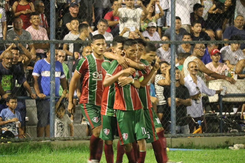 Fluminense-PI comemora o gol  — Foto: Stephanie Pacheco/GloboEsporte.com