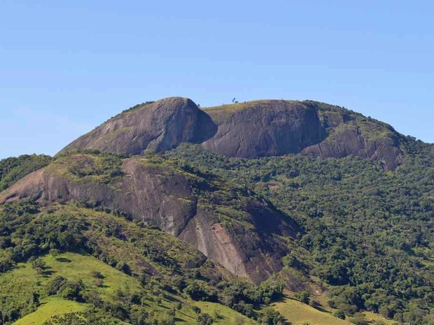 Pedra do Elefante é cartão postal de Andradas (MG) oferece vista privilegiada aos visitantes. (Foto: Portal da Cidade de Andradas/ Viver Viagens e Turismo)