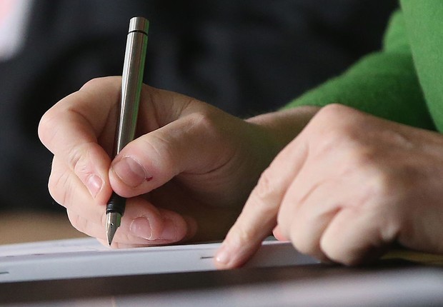 caneta, escrita, escrever, escrever à mão, carta, diário, caderno, anotações (Foto: Sean Gallup/Getty Images)
