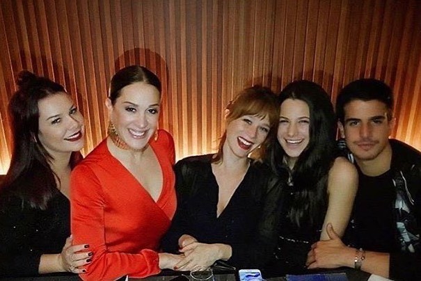 Claudia Raia, Fernanda Souza, Mariana Ximenez, Sophia Raia e Enzo Celulari (Foto: Reprodução/Instagram)