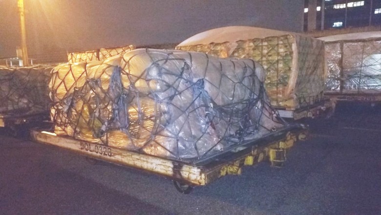 Lote de 160 sacas de 60 quilos foi embarcada de avião no último sábado (2/10) após três meses parada no porto de Santos (Foto: Divulgação)