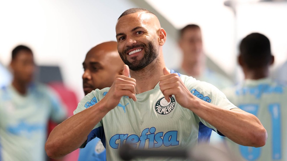 Weverton volta aos treinos no Palmeiras — Foto: Cesar Greco