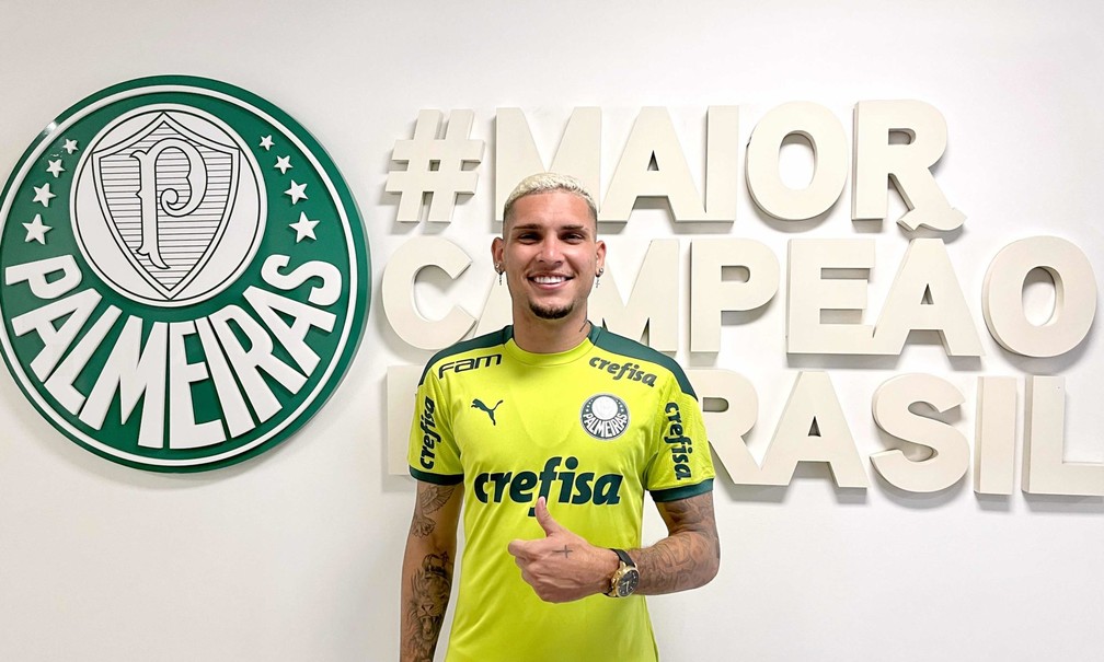 Rafael Navarro assinou contrato com o Palmeiras — Foto: Klaudia Kalinin/Palmeiras