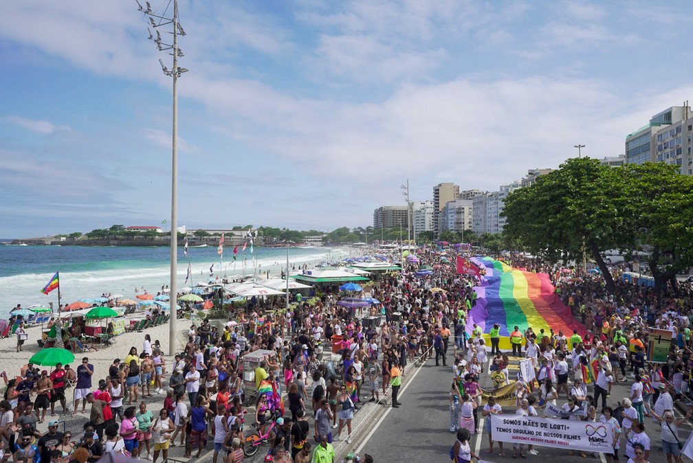 27 Parada do Orgulho LGBTQUIAP+ toma conta da orla da Praia de Copacabana em 27 de novembro de 2022 — Foto: Stephanie Rodrigues/g1