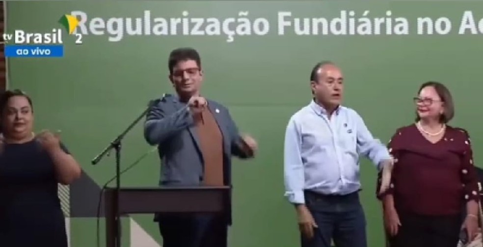 Gladson Cameli e Tião Bocalom se estranharam durante evento presidencial nesta sexta (18) em Rio Branco — Foto: Reprodução