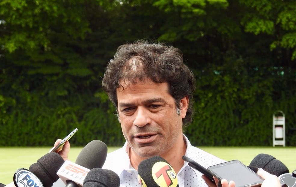 RaÃ­ sai em defesa de Aguirre apÃ³s reclamaÃ§Ãµes de tÃ©cnico do Corinthians (Foto: Diogo Venturelli)