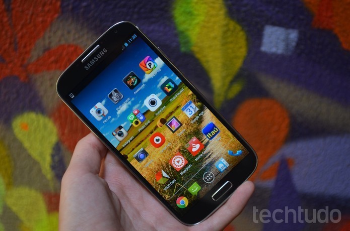 Galaxy S4 tem tela de 5 polegadas e bordas arredondadas (Foto: Luciana Maline/TechTudo) (Foto: Galaxy S4 tem tela de 5 polegadas e bordas arredondadas (Foto: Luciana Maline/TechTudo))