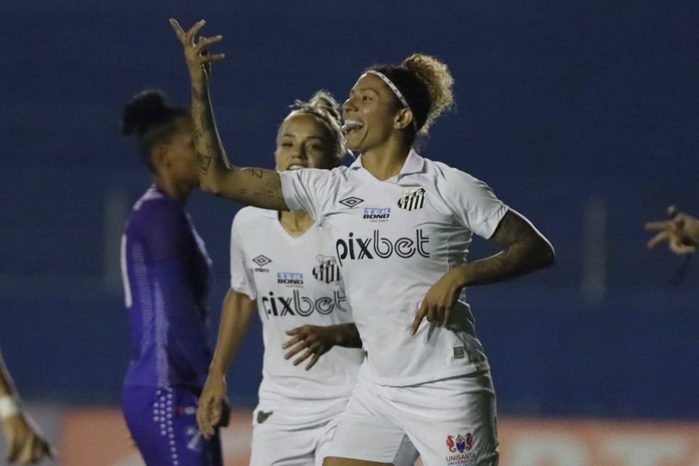 Cristiane comemora gol do Santos contra o Taubaté pelo Campeonato Paulista Feminino — Foto: Pedro Ernesto Guerra Azevedo/Santos FC