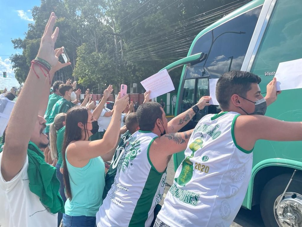 Com apoio da torcida, Palmeiras chega à Academia após o Mundial
