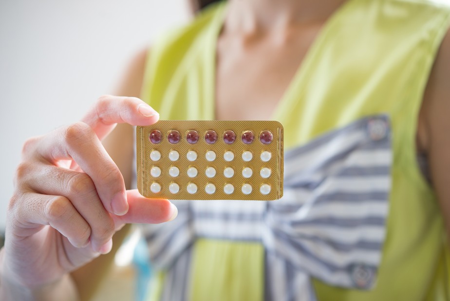 Todos os anticoncepcionais hormonais aumentam risco de câncer de mama, conclui estudo