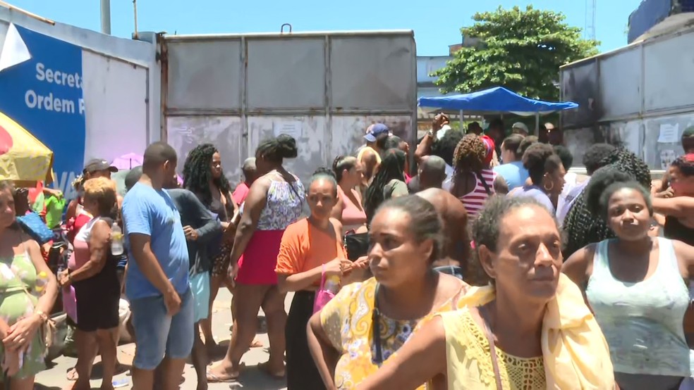 Prefeitura encerra cadastro de ambulantes para carnaval e grupo protesta por licença — Foto: Reprodução/TV Bahia