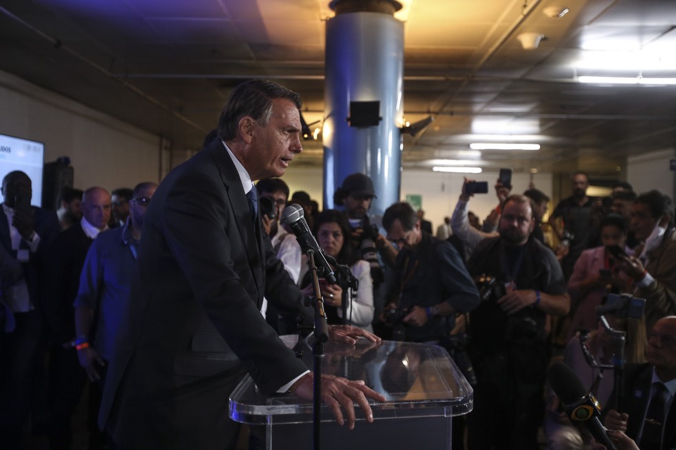 Bolsonaro se descontrola e abandona entrevista ao ser questionado sobre  mentira em debate | Elei&ccedil;&otilde;es 2022 | O Globo