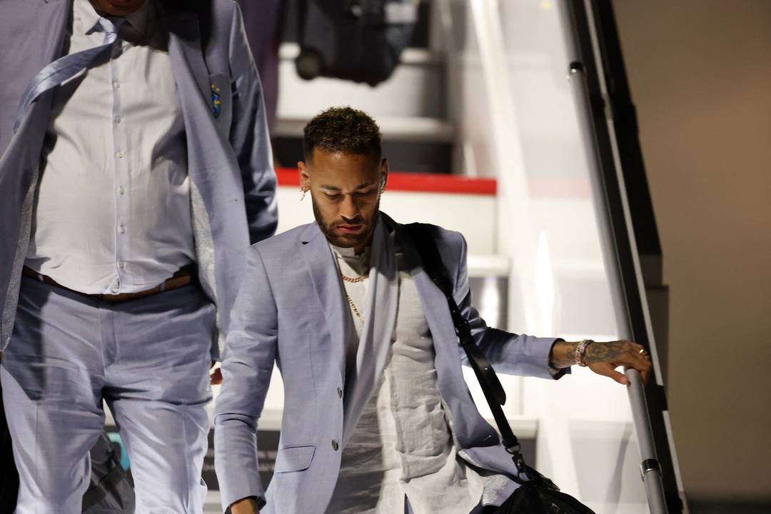 Neymar, desembarque da seleção brasileira em Doha, no Catar