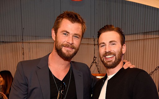 Hemsworth explica porque não deixam ele e Chris Evans viajarem juntos –  Vírgula