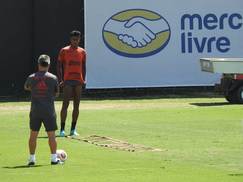 Bruno Henrique em treino pelo Flamengo &mdash; Foto: Fred Gomes