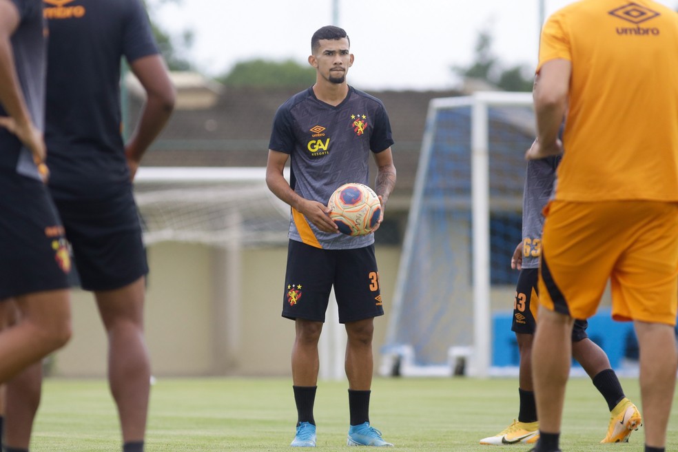 Gustavo formou-se na base do Sport e tem sido destaque na equipe — Foto: Anderson Stevens / Sport Club do Recife