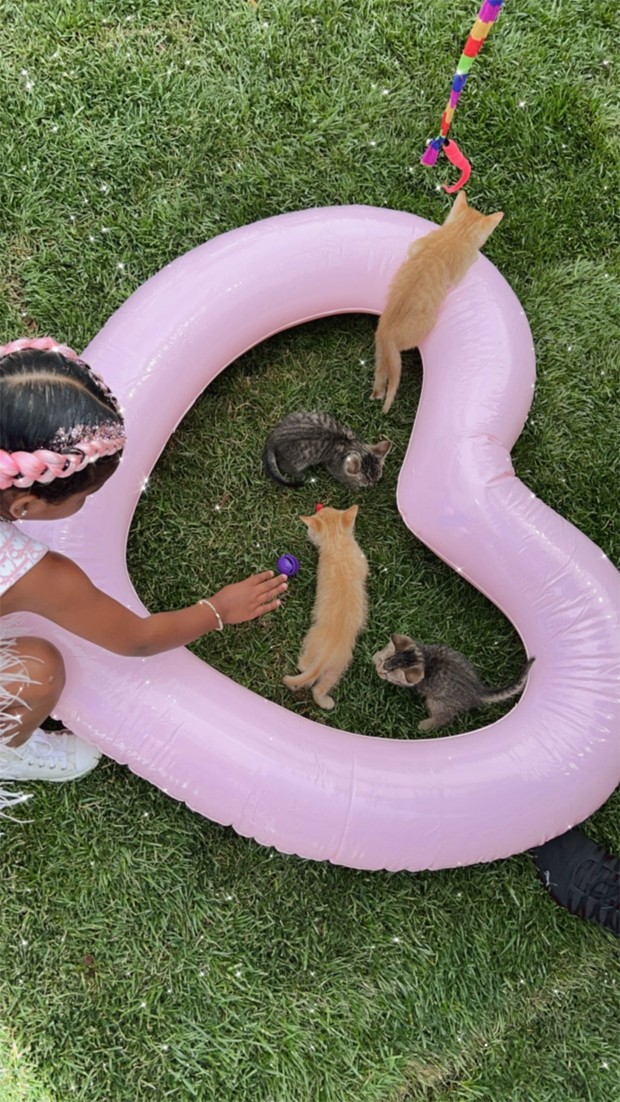 Khloé Kardashian fez festão com tema de gatinha para a filha, True (Foto: Reprodução / Instagram)