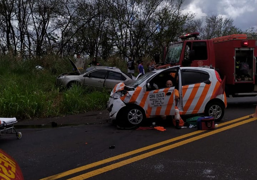 Acidente ocorreu na Rodovia Comandante João Ribeiro de Barros (SP-294) — Foto: Polícia Militar Rodoviária