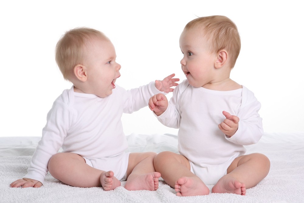 Bebês irmãos  (Foto: Shutterstock)