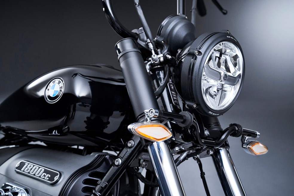 Detalhe do farol da BMW R18 — Foto: Divulgação