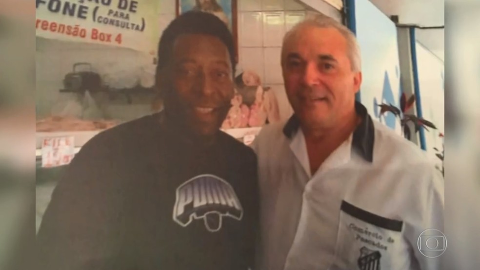 Pelé já esteve no Mercado do Peixe na barraca de Otávio — Foto: Reprodução/TV Tribuna