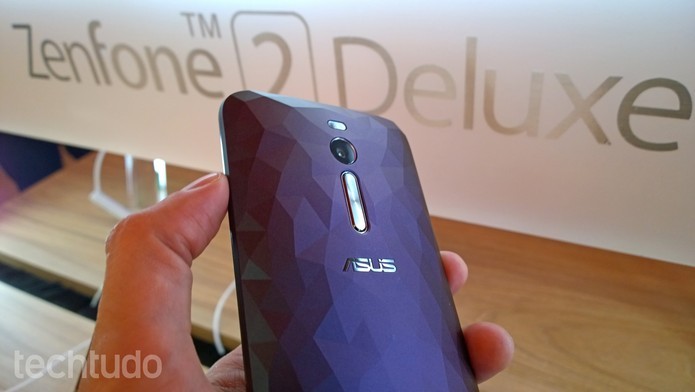 Zenfone 2 Deluxe, da Asus, terá 128 GB de armazenamento (Foto: Fabricio Vitorino/TechTudo)