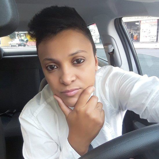 BBC - Daniela Cristina Teles desistiu de trabalhar como motorista de aplicativo após alta dos combustíveis, do aluguel do carro e medo de contrair covid (Foto: Arquivo pessoal via BBC News)