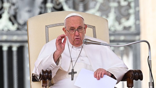 Sem uma parte dos pulmões e artrose nos joelhos: conheça os problemas de saúde do papa Francisco 