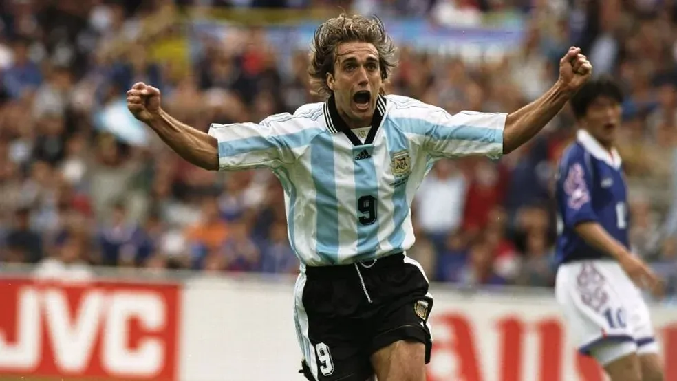 Gabriel Batistuta é o artilheiro da Argentina em Copas do Mundo ao lado de Messi — Foto: Getty Images